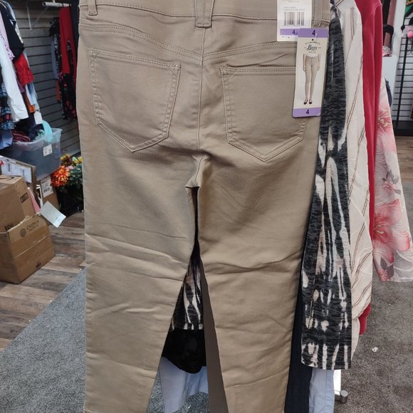 Tan jeans from BASS, size 4 - NWT - Picture 2 of 3
